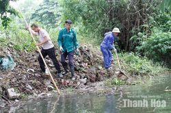 Khơi thông cửa thu, cửa xả cống thoát nước ra kênh nhà Lê