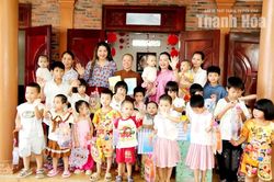 Trao quà Trung thu, nhận đỡ đầu trẻ mồ côi có hoàn cảnh khó khăn