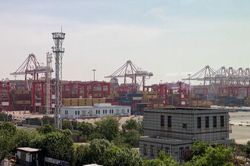 Trung Quốc phản đối các biện pháp “trừng phạt thứ cấp” của Mỹ