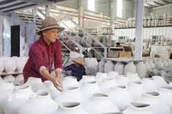 CÂU CHUYỆN CUỐI TUẦN Đánh thức nguồn lực từ những làng nghề truyền thống