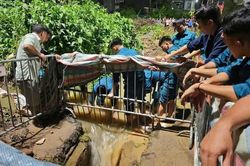 Chủ tịch Hà Nội yêu cầu làm rõ trách nhiệm vụ nam sinh tử vong dưới cống ở Đông Ngạc
