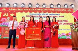Quảng Trị: Trường Mầm non Trường Phú đón nhận Cờ thi đua của UBND tỉnh
