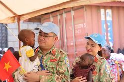 Ấm áp hoạt động của đoàn bệnh viện dã chiến với trẻ em Juba, Nam Sudan