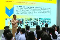 Xây dựng văn hoá giao thông từ những mái trường