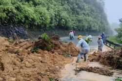 Liên tục hứng mưa lớn, Quảng Trị và Huế nguy cơ lũ quét, sạt lở trong 6 giờ tới