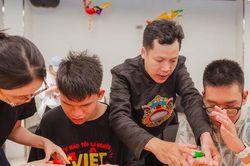'Chung Tay Dệt Hội' cùng trẻ em khiếm thị đón Trung thu