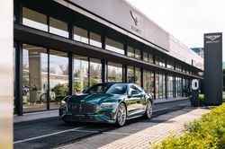 Bentley đổi nhà phân phối, về cùng nhà Land Rover Việt Nam