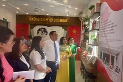 Ra mắt Không gian Hồ Chí Minh tại Thư viện Lào Cai