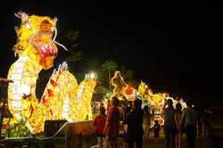 Chiêm ngưỡng những mô hình đèn lồng khổng lồ ở Tam Chúc
