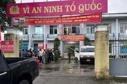 Công an xã đồng hành cùng đồng bào Gié-Triêng đi thi bằng lái