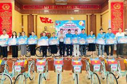 'Quỹ xe đạp Công đoàn' tiếp sức học sinh khó khăn