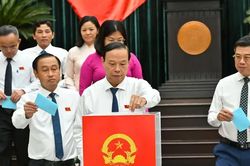 Đồng chí Trương Minh Huy Vũ được giới thiệu bầu giữ chức Phó Chủ tịch UBND TPHCM