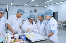 Gắn kết doanh nghiệp, tiếp sức sinh viên nghèo học nghề vươn lên