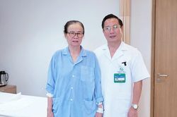 Khối u dạ dày xâm lấn rộng, cụ bà 78 tuổi vẫn được mổ triệt căn