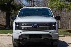 Xe bán tải điện nổi tiếng của Ford bị thay thế