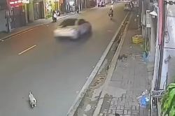 Truy tìm ô tô húc văng hai người đi xe máy ở TPHCM