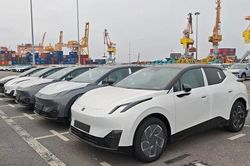 Việt Nam nhập khẩu hơn 168.000 ô tô từ đầu năm, xe trong nước có bị lép vế?
