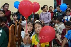 'Vầng trăng yêu thương' đến với trẻ em vùng biên