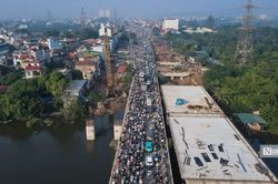 Hà Nội: Ùn tắc kéo dài hàng km trên Quốc lộ 6