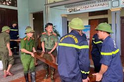 Sau lũ, người dân trở về dọn nhà, học sinh trở lại lớp