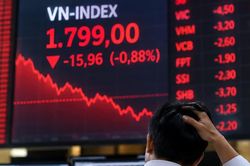Ngày đầu nâng hạng, VN Index giảm gần 16 điểm