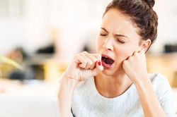 Buồn ngủ sau khi ăn: Vì sao cơ thể lại phản ứng như vậy?