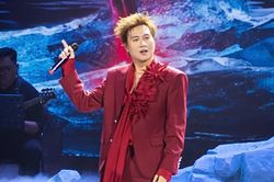 'Dậy sóng' với clip cảm ơn của ca sĩ Vương Anh Tú