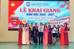 Diễn đàn tháng 9: Giữ học sinh vùng cao đến trường không chỉ cần con đường an toàn
