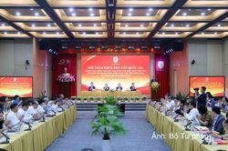 Gắn kết chặt chẽ xây dựng và thi hành pháp luật