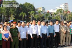 Toàn tỉnh ra quân vệ sinh môi trường khắc phục hậu quả sau mưa lũ
