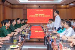 Thường trực Tỉnh ủy gặp mặt đoàn công tác của Tập đoàn Viettel