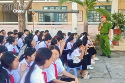 Gần 1.000 học sinh và giáo viên Trường THCS Ninh Phước được tuyên truyền pháp luật