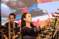 Giữ văn hóa để làm du lịch