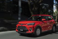 Đánh giá Toyota Raize 1.0 Turbo: Giá xe lăn bánh và chi tiết trang bị của mẫu SUV cỡ nhỏ