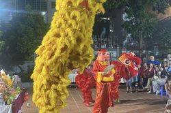 Hà Nội: “Đêm hội trăng rằm” gắn kết cộng đồng tại phường Ô Chợ Dừa