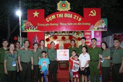 Sôi nổi Hội trại 'Trăng yêu thương - Nâng bước em đến trường'