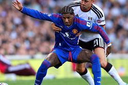 Manchester United gặp thêm vấn đề về lực lượng sau trận Fulham