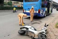CSGT làm rõ vụ cô gái bị cuốn vào gầm xe buýt ở Hà Nội