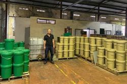 Khởi tố Phó Tổng Giám đốc công ty về hành vi sản xuất, buôn bán dầu nhờn giả