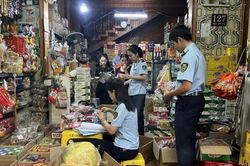 Quảng Trị: Liên tiếp phát hiện và thu giữ hàng trăm loại bánh, kẹo không rõ nguồn gốc xuất xứ