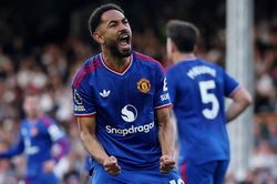 Fulham 1-1 Man Utd: Cunha gỡ hòa phút 89