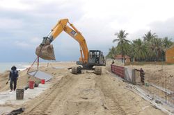Chạy đua thời gian, tăng tốc dựng bờ kè ngăn xói lở bờ biển đẹp nhất châu Á
