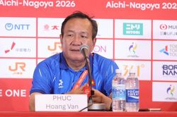 HLV Hoàng Văn Phúc: Đội tuyển nữ Việt Nam không thể mạo hiểm trước Thái Lan