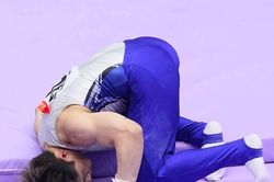 Khoảnh khắc nhà vô địch Olympic Carlos Yulo ngã khi thi đấu tại ASIAD 20