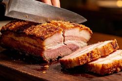 Món thịt ba chỉ nướng tự làm của bạn luôn bị dai và không giòn bì? Có phải bạn đã sai ngay ở bước đầu tiên?
