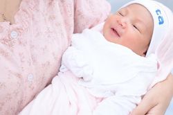 Sau ly hôn, người phụ nữ 35 tuổi một mình thụ tinh ống nghiệm sinh con