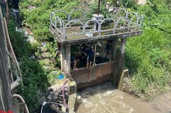 Vụ nam sinh ngã xuống cống tử vong ở Hà Nội: Phường Đông Ngạc báo cáo gì về đơn vị quản lý, duy tu?