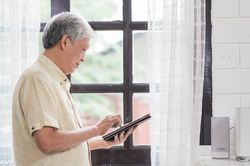 Làm 4 việc theo lời vợ dặn từ trung niên, tuổi già mới thấy đó là quyết định sáng suốt