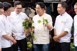 Chef Peter Cường Franklin hướng dẫn đầu bếp nâng tầm bún riêu theo phong cách Michelin