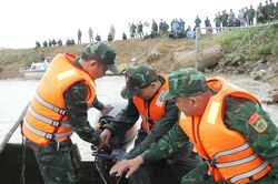 Quảng Ngãi tăng cường kĩ năng cứu nạn trong mùa mưa lũ